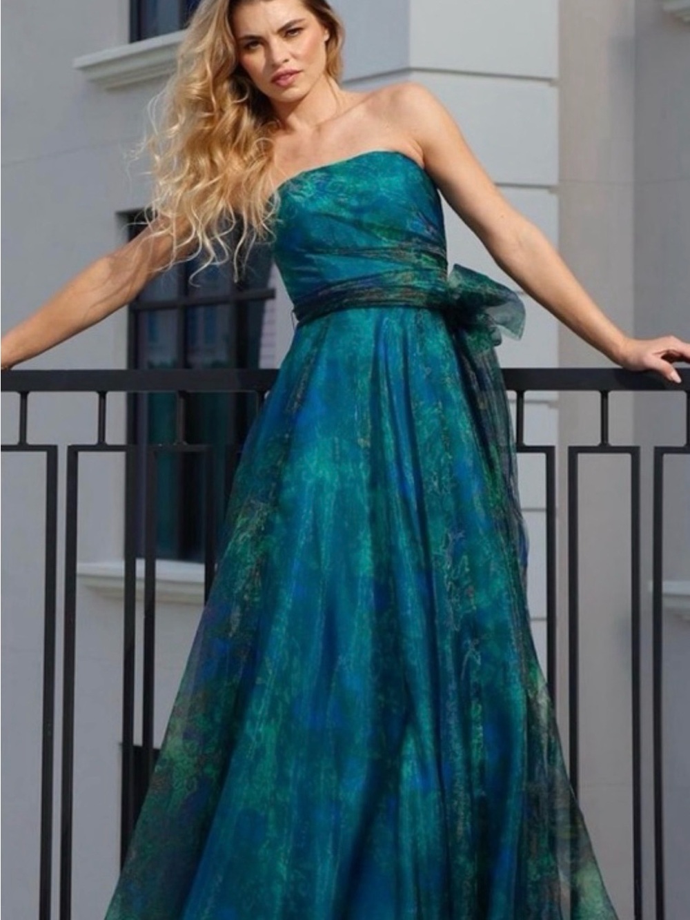 Rene Ruiz Strapless Organza Layered Gown with Belt Size 4 New With Tags Green